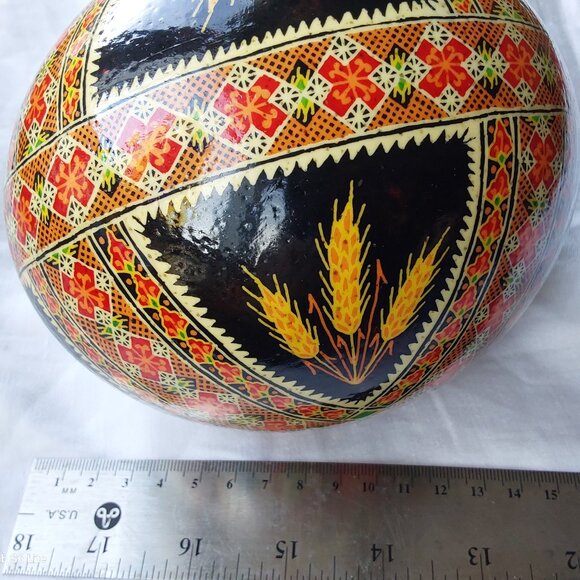 Traditional ukrainian Easter egg pysanka ostrich wheat folkart black red green - Picture 5 of 13